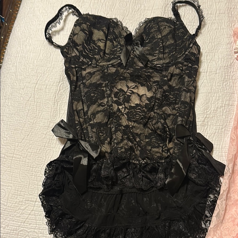 Elegant Black Lace Bustier